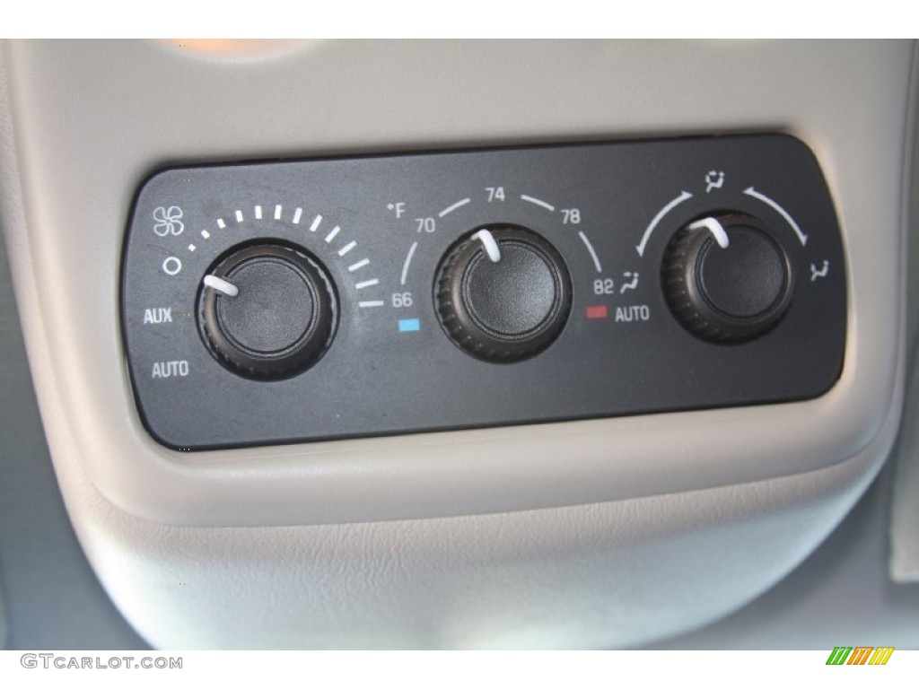2004 Yukon SLE - Summit White / Pewter/Dark Pewter photo #26