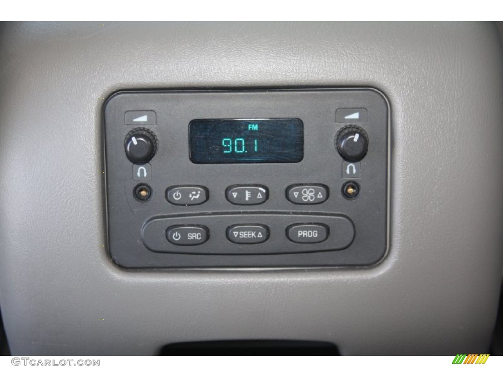 2004 Yukon SLE - Summit White / Pewter/Dark Pewter photo #34
