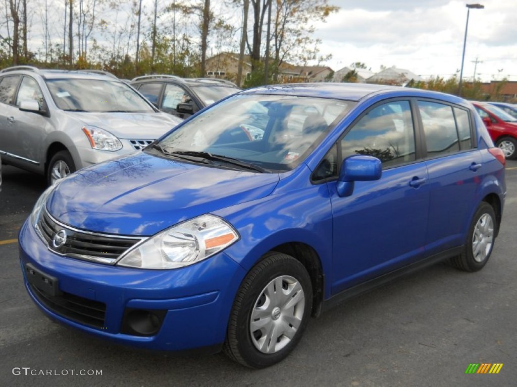 2010 Versa 1.8 S Hatchback - Metallic Blue / Charcoal photo #1