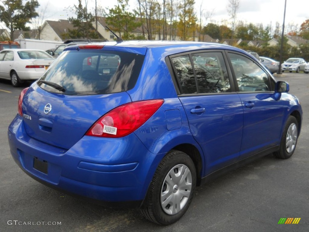 2010 Versa 1.8 S Hatchback - Metallic Blue / Charcoal photo #2