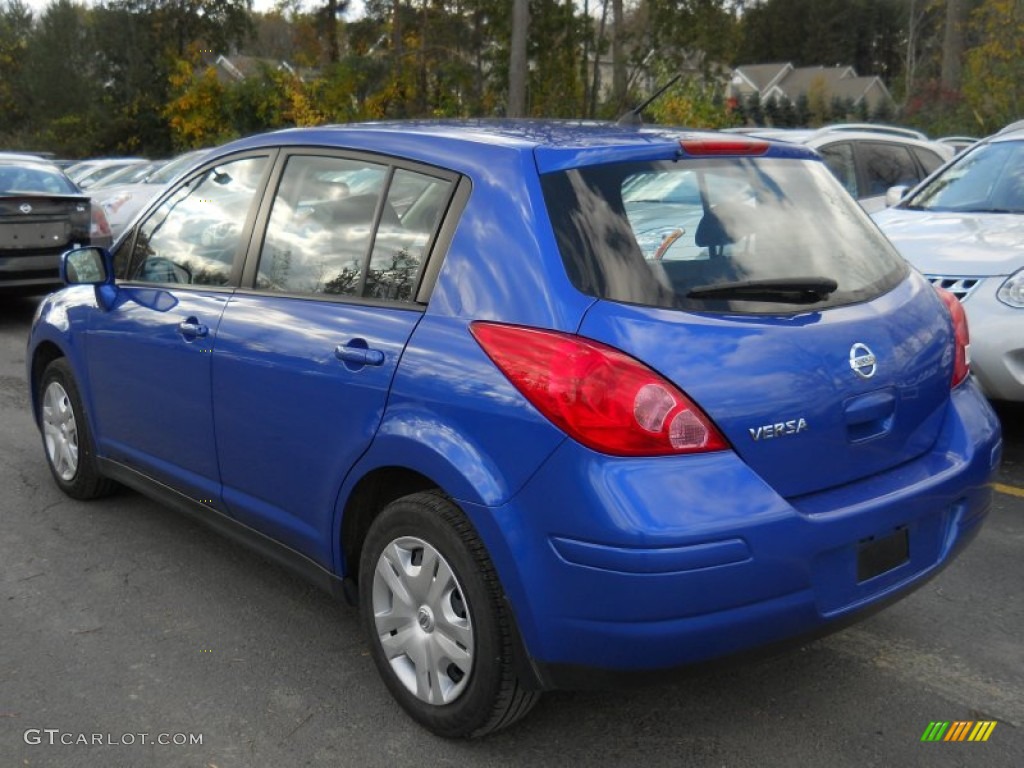 2010 Versa 1.8 S Hatchback - Metallic Blue / Charcoal photo #12