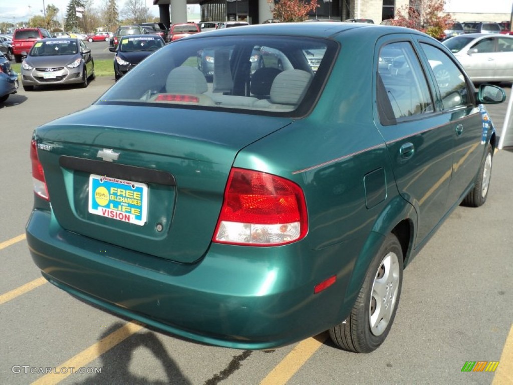 2004 Aveo Special Value Sedan - Modern Green / Gray photo #2