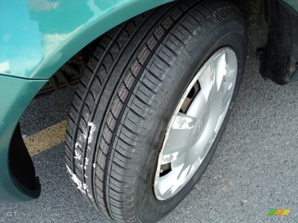 2004 Aveo Special Value Sedan - Modern Green / Gray photo #4