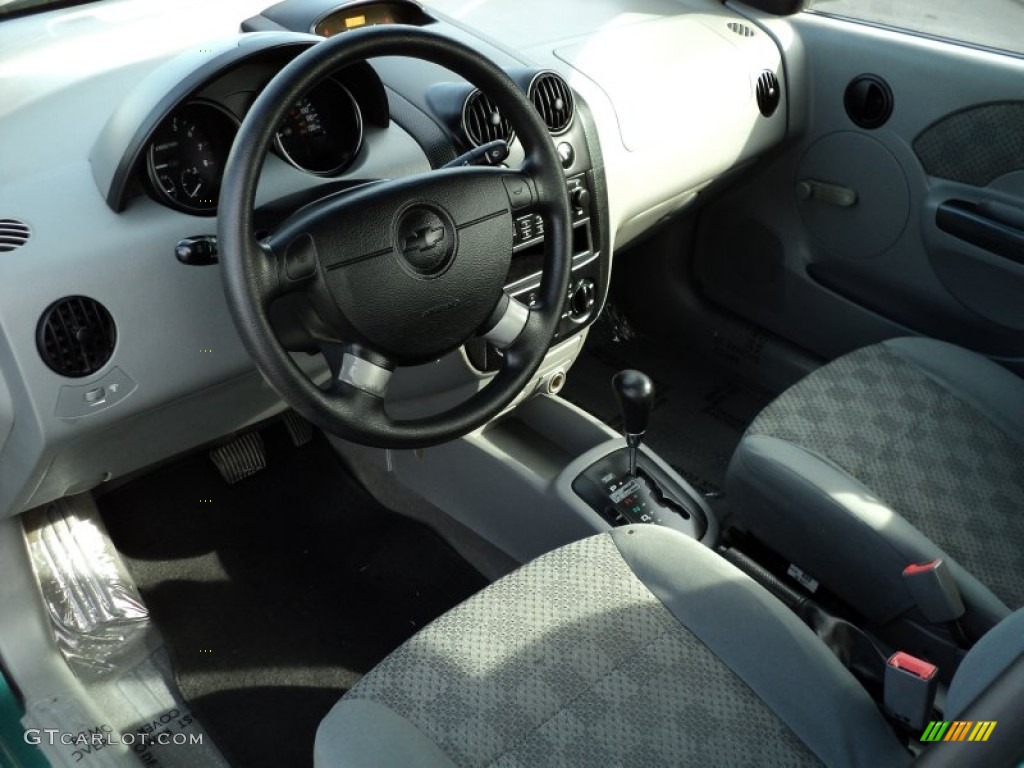 Gray Interior 2004 Chevrolet Aveo Special Value Sedan Photo #55432386
