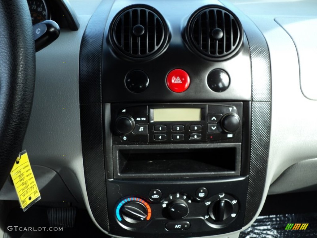 2004 Chevrolet Aveo Special Value Sedan Controls Photo #55432480