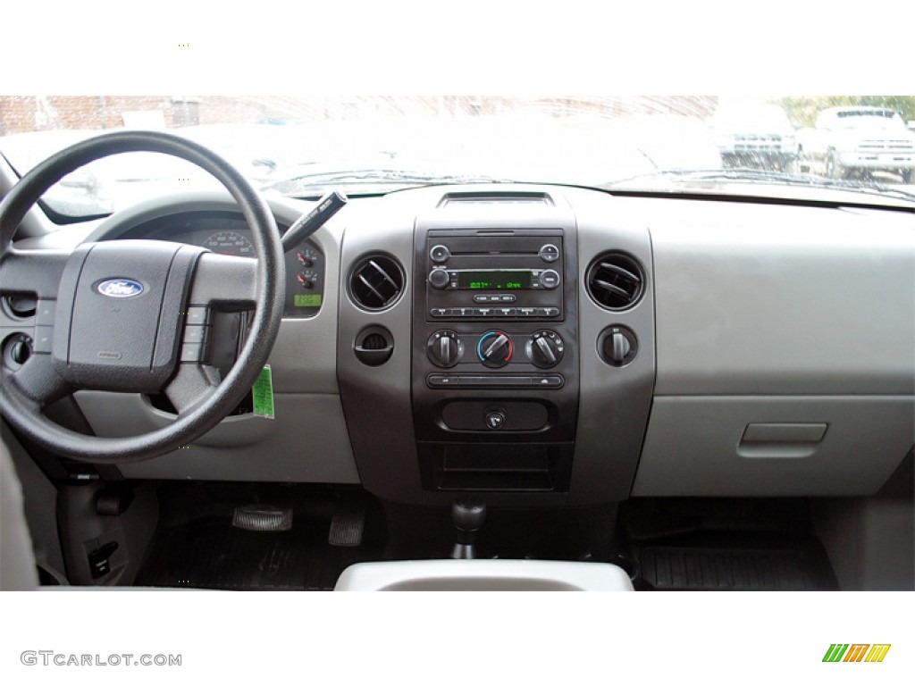 2006 F150 STX SuperCab 4x4 - Bright Red / Medium/Dark Flint photo #15