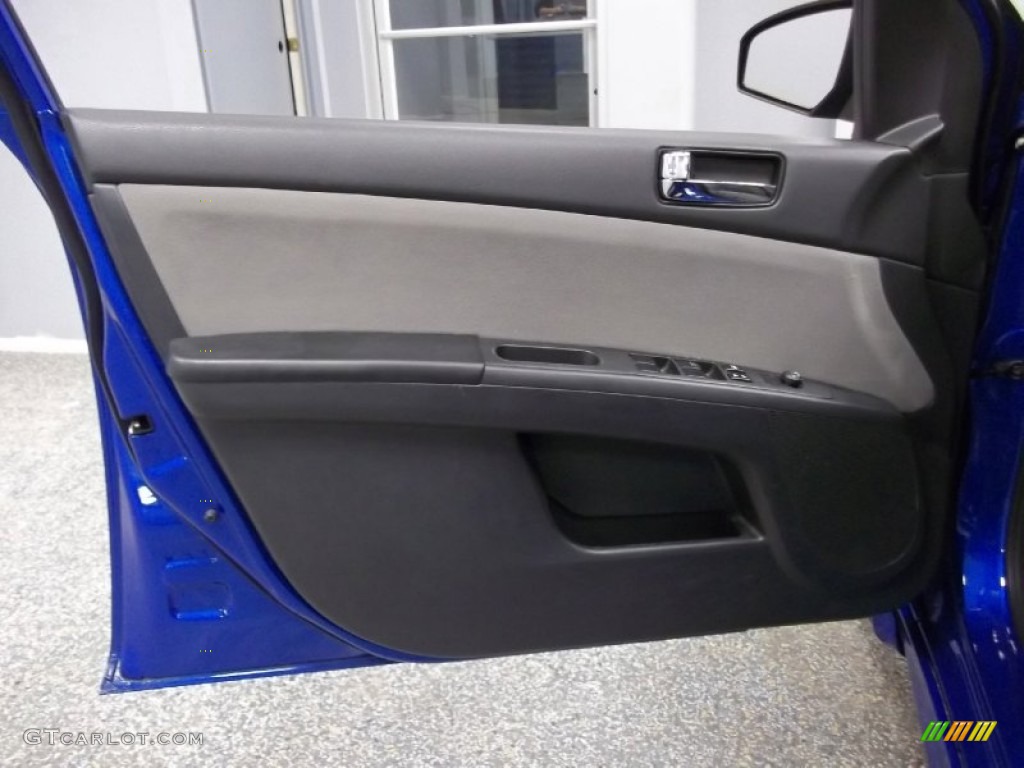 2010 Nissan Sentra 2.0 SR Door Panel Photos