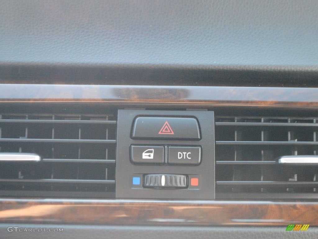 2010 3 Series 328i Sedan - Jet Black / Black photo #22