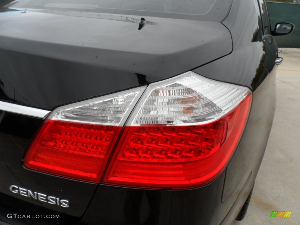 2009 Hyundai Genesis 3.8 Sedan Marks and Logos Photos