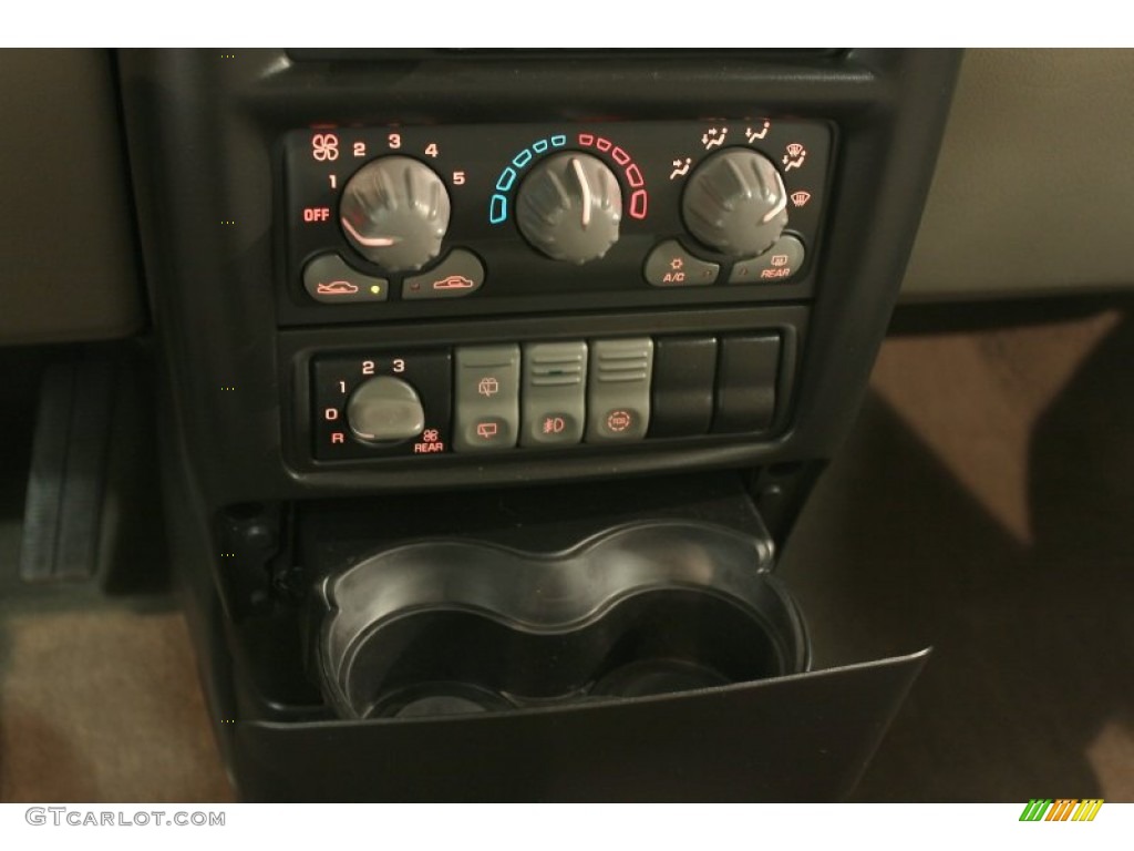 2004 Pontiac Montana Standard Montana Model Controls Photo #55444879