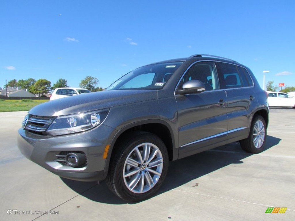 Pepper Gray Metallic 2012 Volkswagen Tiguan SE Exterior Photo #55452362