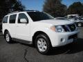 Avalanche White - Pathfinder SE 4x4 Photo No. 4
