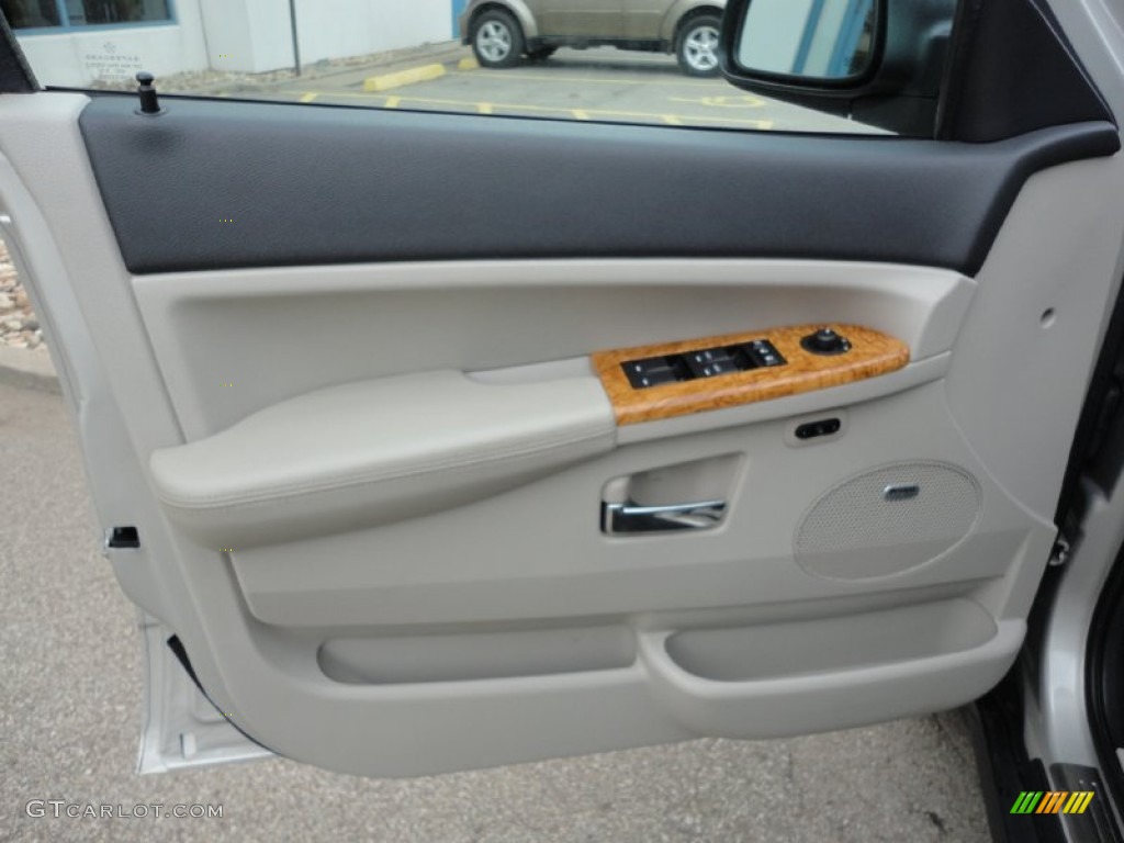 2010 Jeep Grand Cherokee Limited 4x4 Dark Slate Gray/Light Graystone Door Panel Photo #55455947