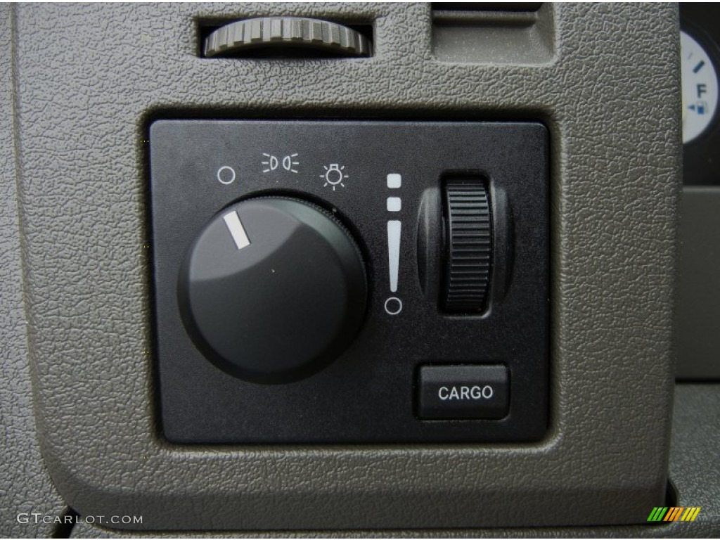2008 Dodge Ram 1500 SLT Regular Cab 4x4 Controls Photo #55459571