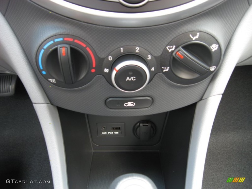 2012 Hyundai Accent GS 5 Door Controls Photo #55463945