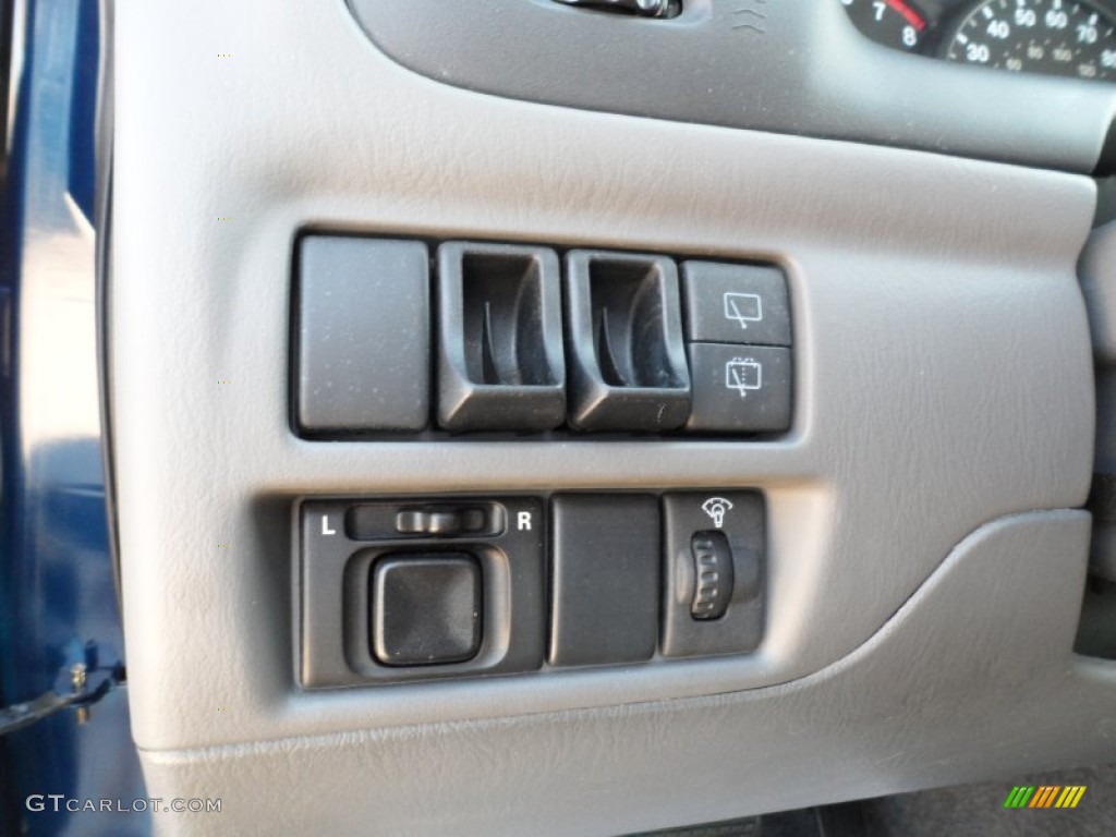 2002 Chevrolet Tracker LT Hard Top Controls Photos