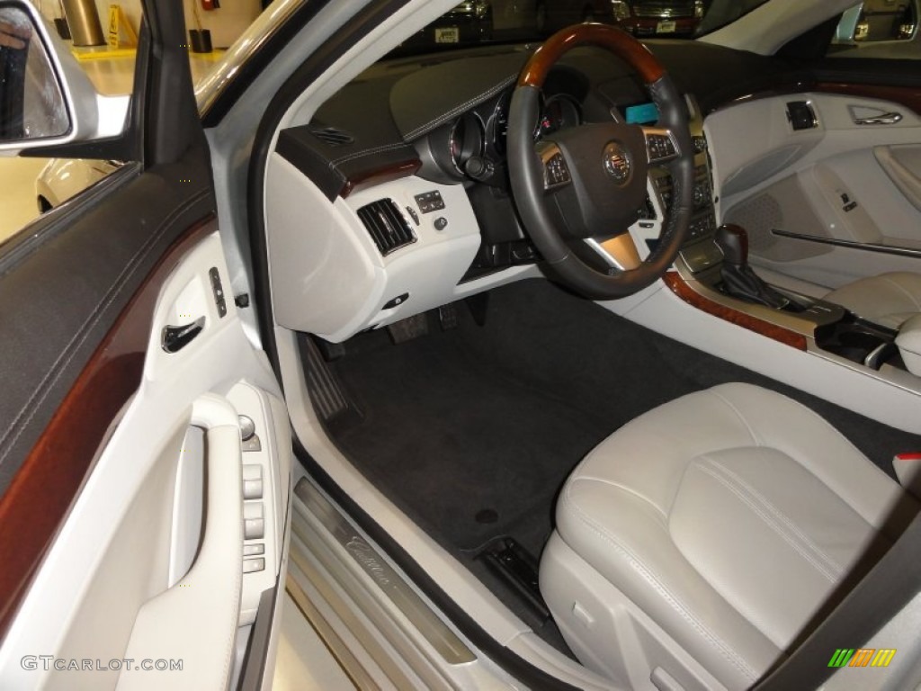 Light Titanium/Ebony Interior 2010 Cadillac CTS 3.0 Sport Wagon Photo #55472341