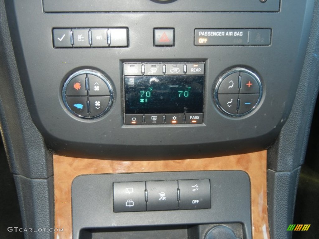 2009 Buick Enclave CXL Controls Photo #55478818
