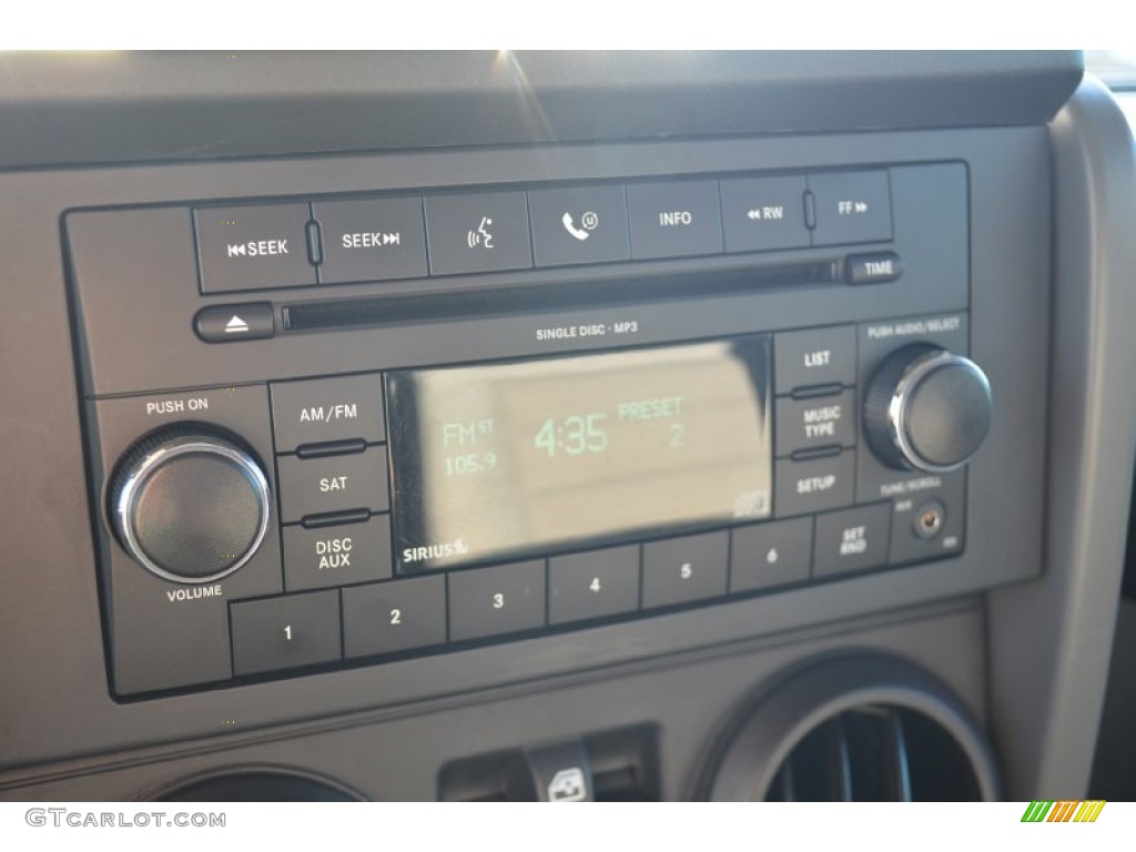2009 Jeep Wrangler Unlimited Rubicon 4x4 Audio System Photo #55480630