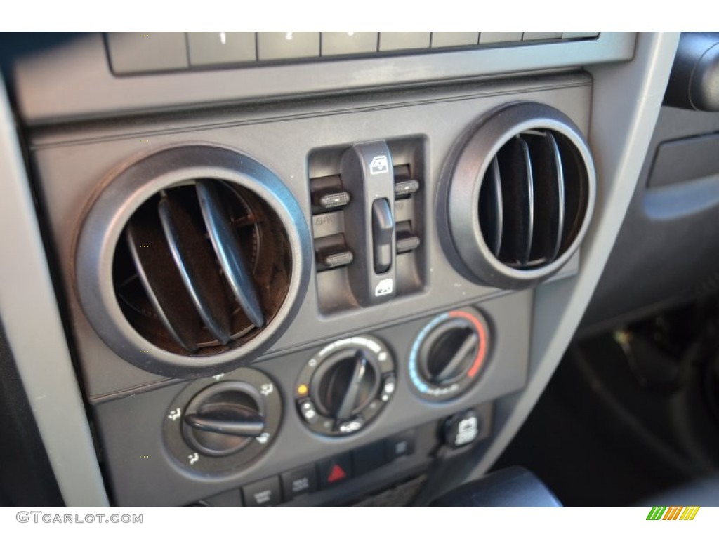 2009 Jeep Wrangler Unlimited Rubicon 4x4 Controls Photo #55480646