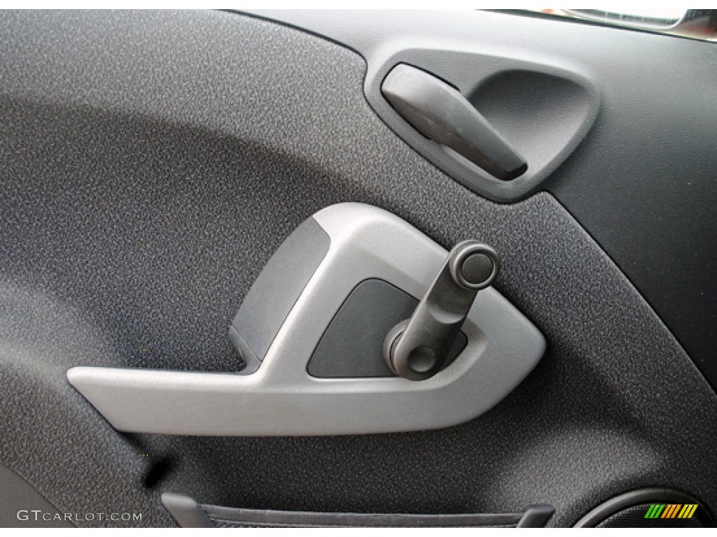 2009 Smart fortwo pure coupe Gray Door Panel Photo #55486124