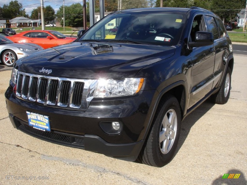 2011 Grand Cherokee Laredo 4x4 - Brilliant Black Crystal Pearl / Black photo #1