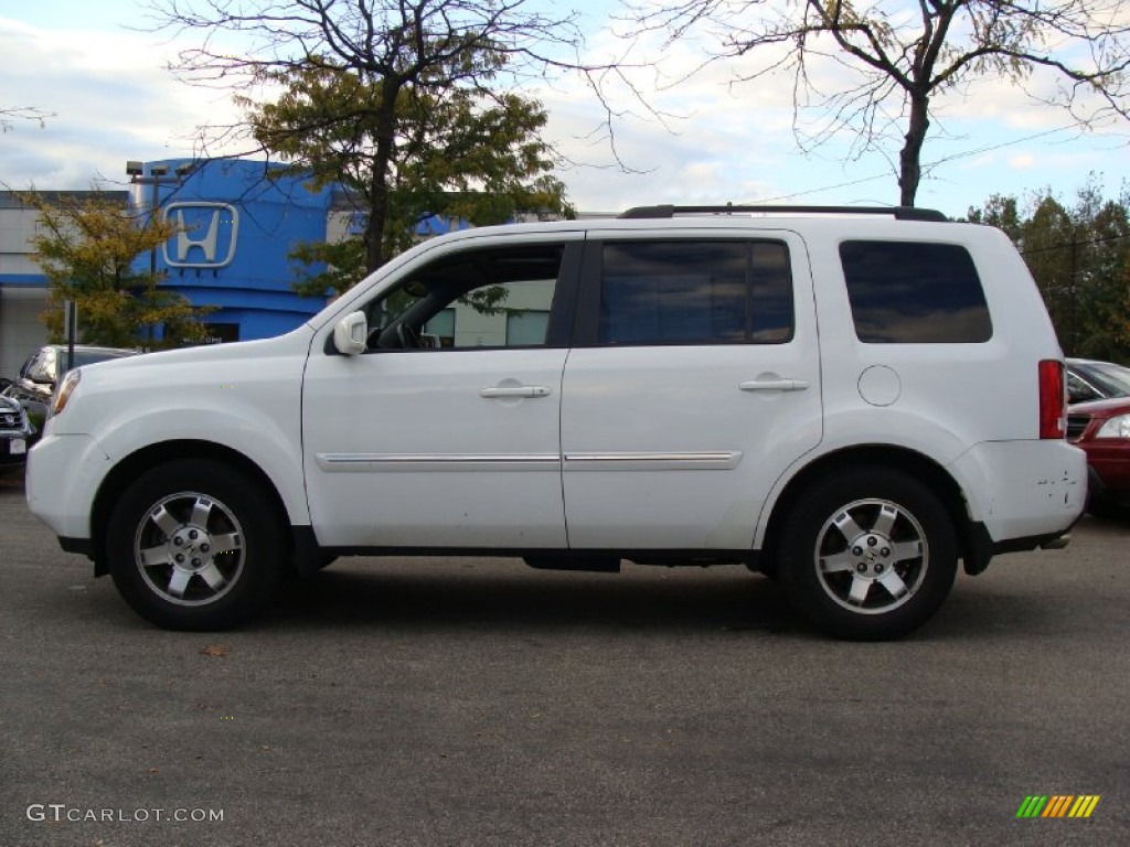 Taffeta White Honda Pilot