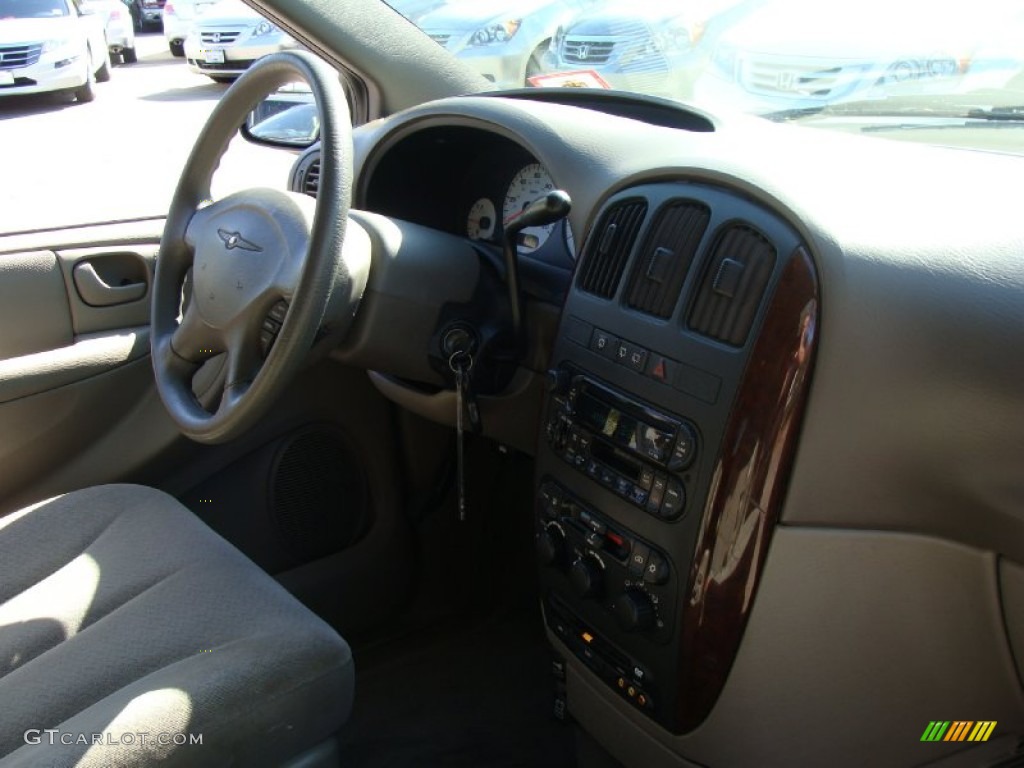 2003 Town & Country LX - Bright Silver Metallic / Gray photo #16