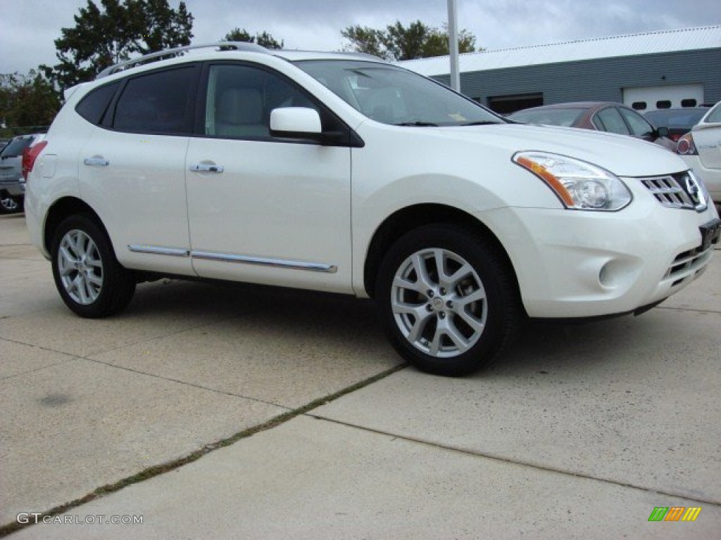 2011 Rogue SL - Pearl White / Gray photo #2