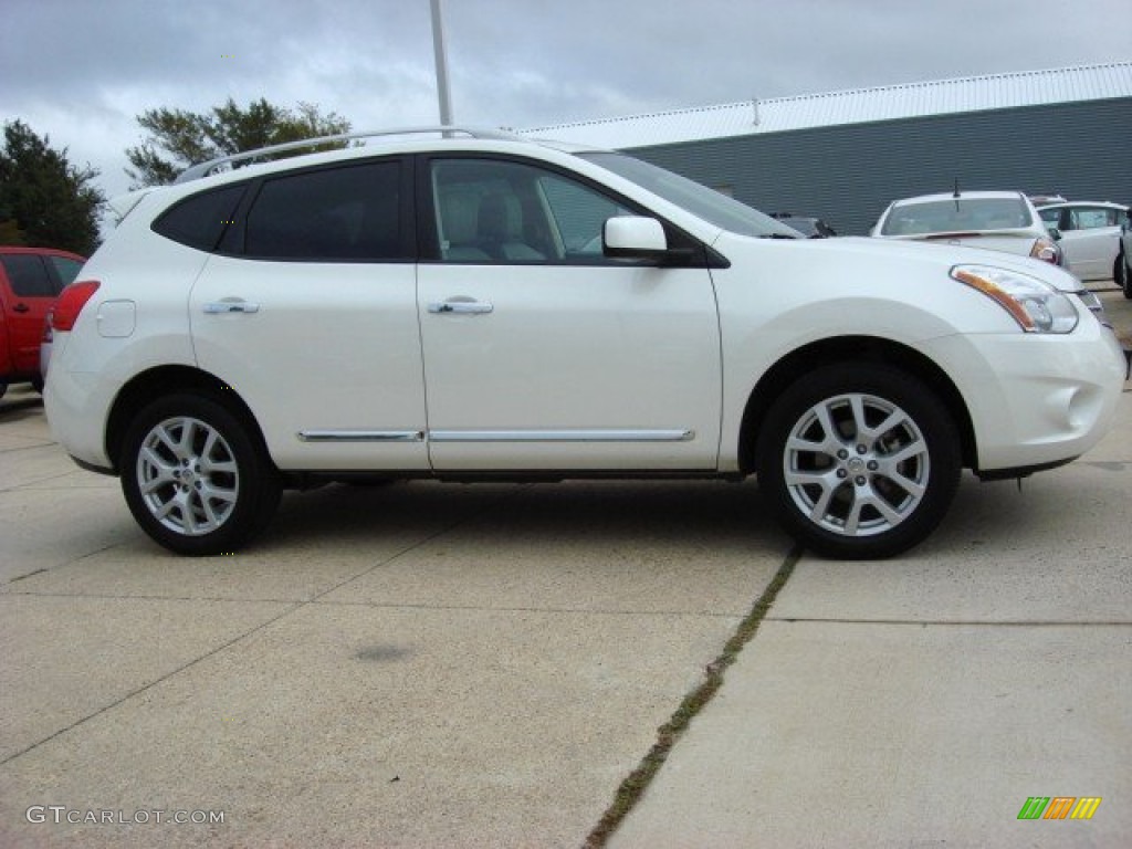 2011 Rogue SL - Pearl White / Gray photo #3