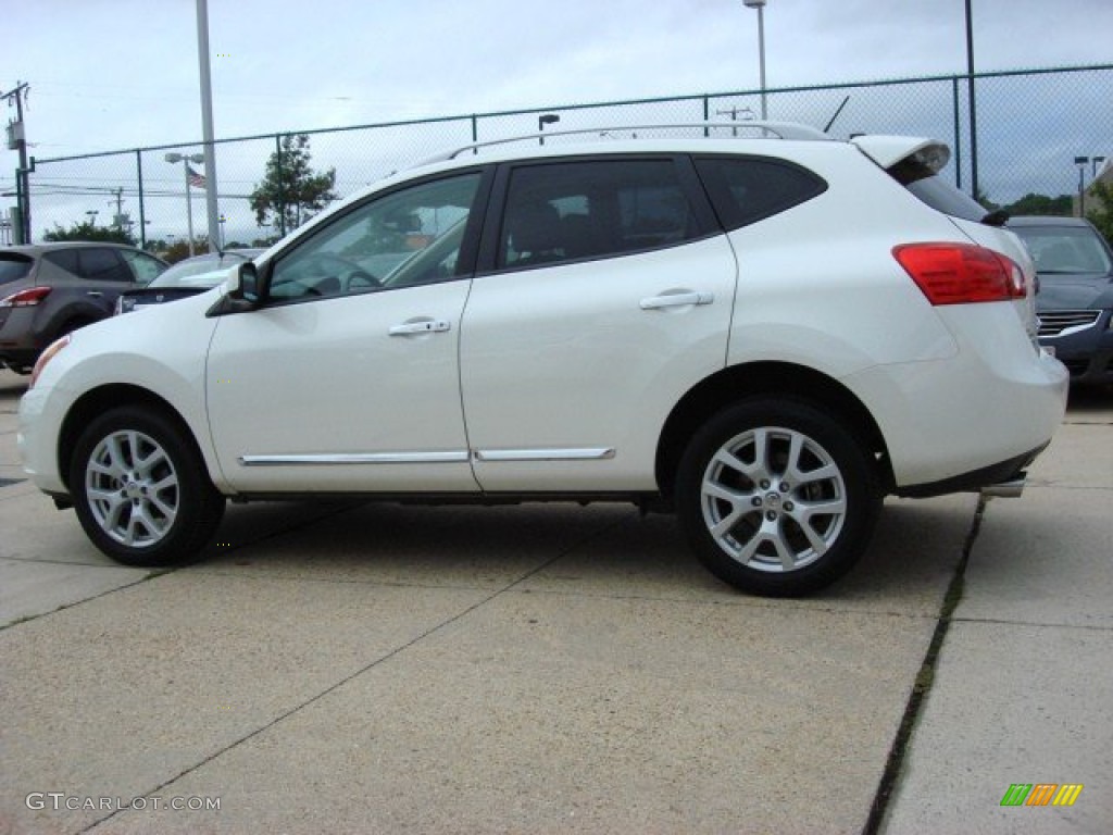 2011 Rogue SL - Pearl White / Gray photo #4