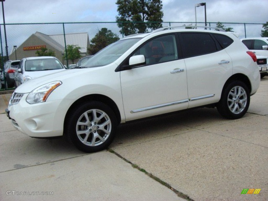 2011 Rogue SL - Pearl White / Gray photo #5