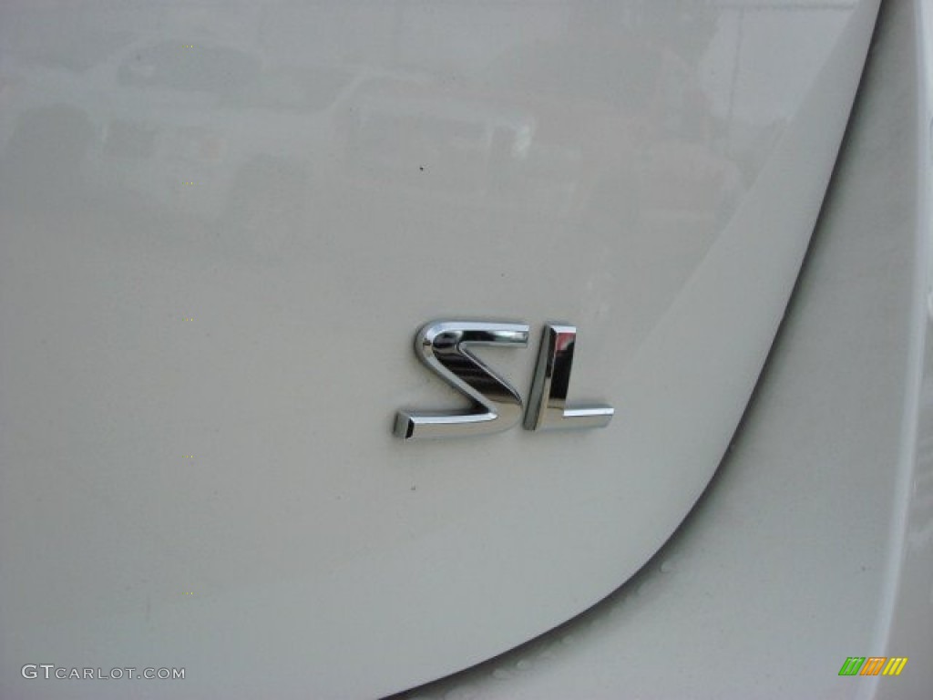 2011 Rogue SL - Pearl White / Gray photo #21