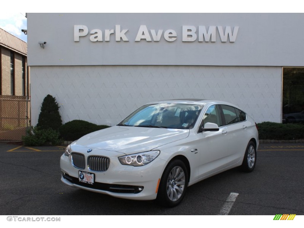 2011 5 Series 550i xDrive Gran Turismo - Alpine White / Venetian Beige photo #1