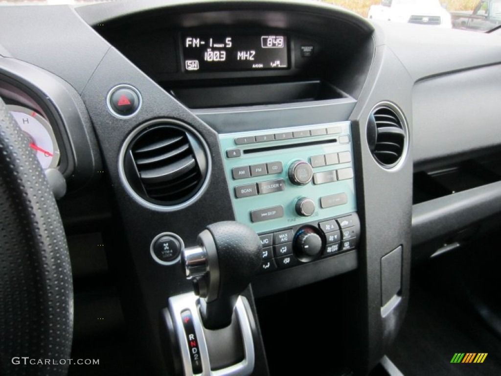 2009 Honda Pilot LX 4WD Controls Photos