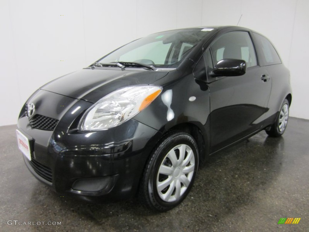 2010 Yaris 3 Door Liftback - Black Sand Pearl / Dark Charcoal photo #1