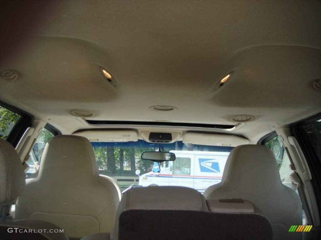 2003 Expedition XLT 4x4 - True Blue Metallic / Medium Parchment photo #26