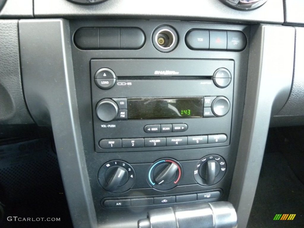 2006 Ford Mustang GT Deluxe Coupe Audio System Photo #55516379