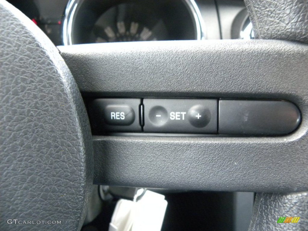 2006 Ford Mustang GT Deluxe Coupe Controls Photos