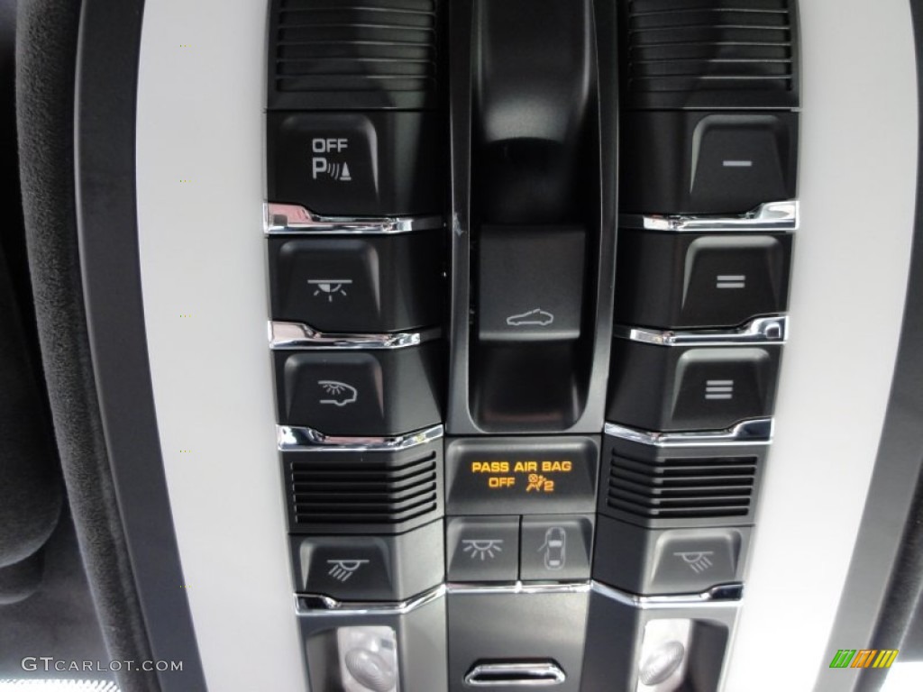2012 Porsche Cayenne Turbo Controls Photo #55517210