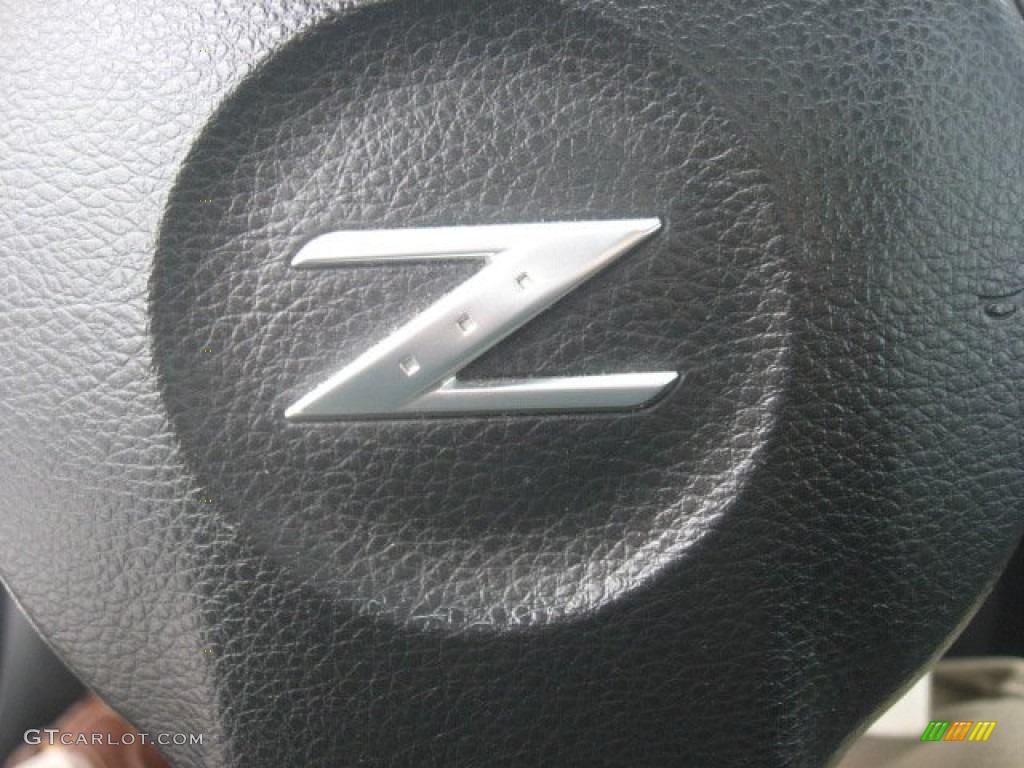 2004 350Z Coupe - Chrome Silver Metallic / Carbon Black photo #28