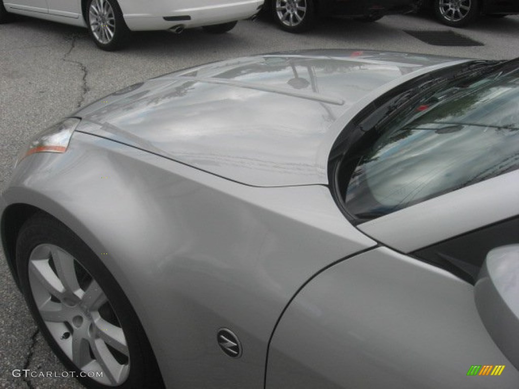 2004 350Z Coupe - Chrome Silver Metallic / Carbon Black photo #42