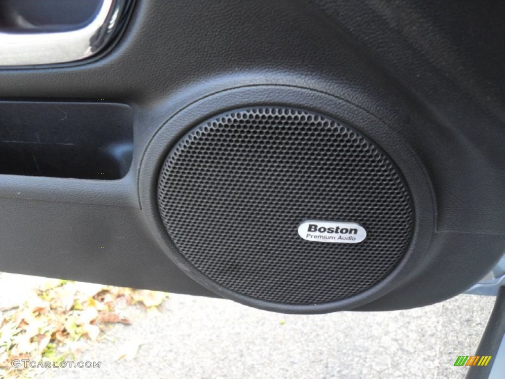 2011 Chevrolet Camaro SS Coupe Audio System Photo #55522860