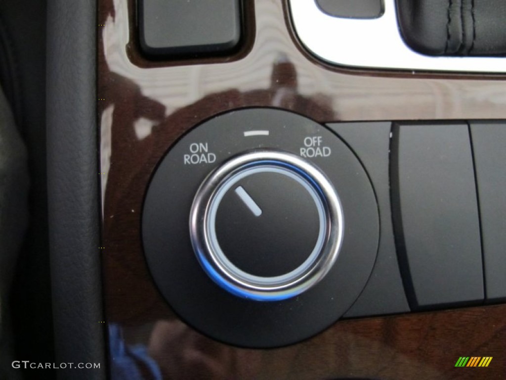 2012 Volkswagen Touareg TDI Lux 4XMotion Controls Photo #55525661