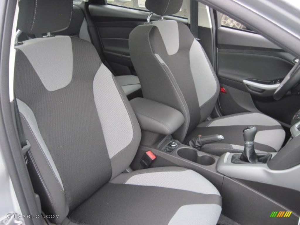 2012 Focus SE Sport Sedan - Ingot Silver Metallic / Two-Tone Sport photo #4