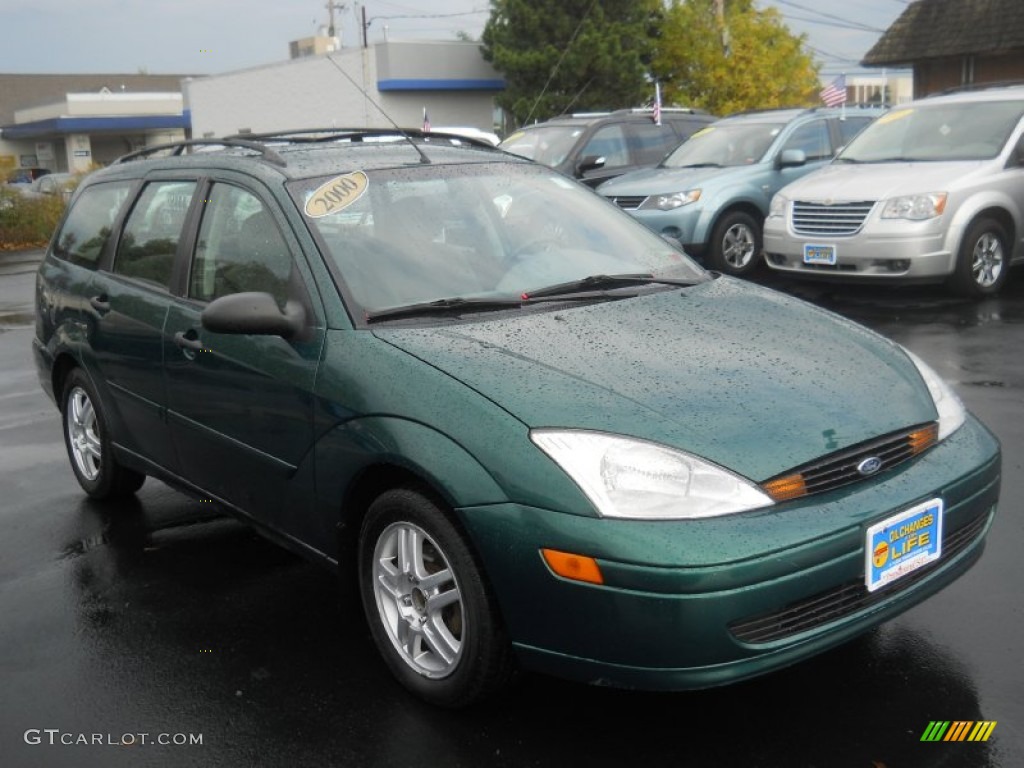 2000 Focus SE Wagon - Rainforest Green Metallic / Medium Graphite photo #14