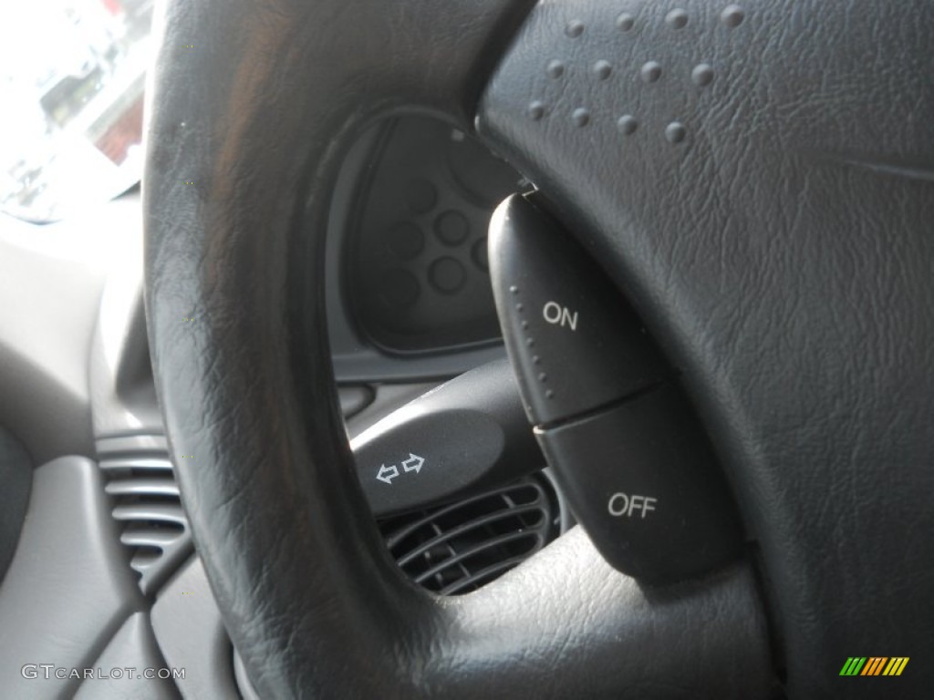 2000 Ford Focus SE Wagon Controls Photos