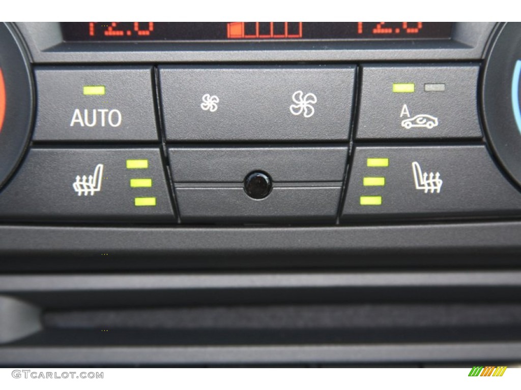 2012 BMW 3 Series 335i Convertible Controls Photo #55537827