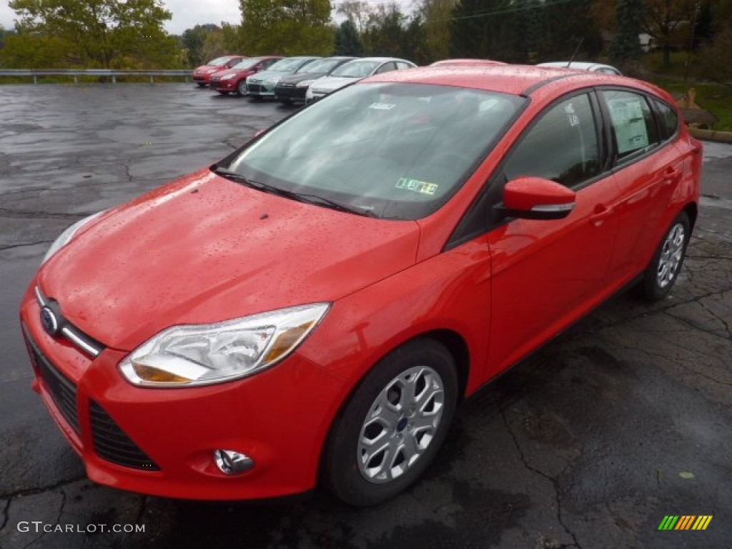 2012 Focus SE 5-Door - Race Red / Charcoal Black photo #5