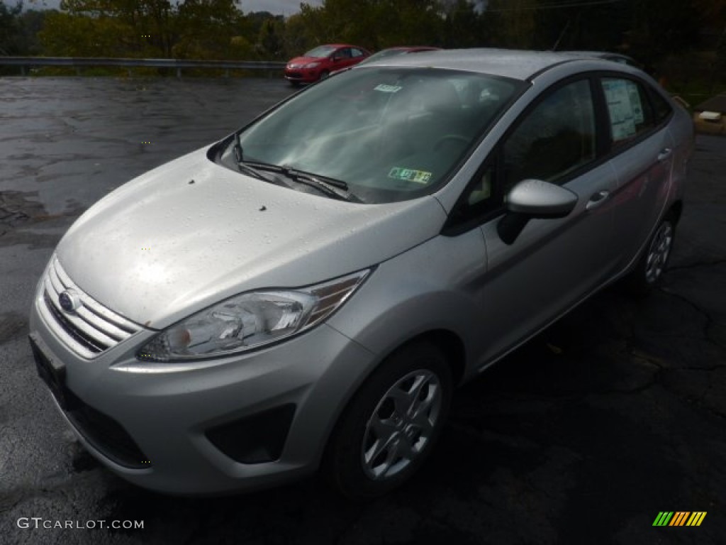 2012 Fiesta S Sedan - Ingot Silver Metallic / Light Stone/Charcoal Black photo #5